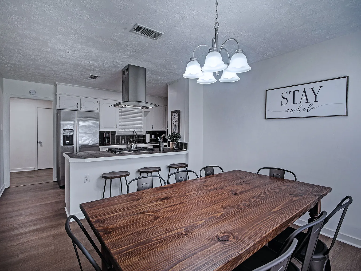 4 bed, 1799 sqft, $7,500 — Photo 4