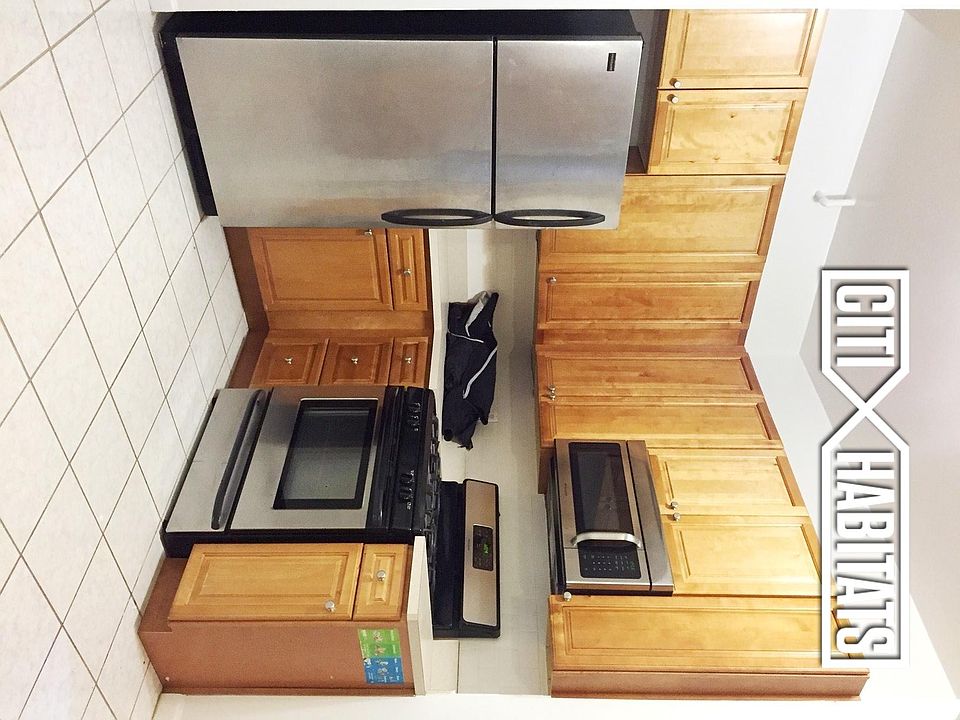 2nd image of 150 W 80th St APT 1B