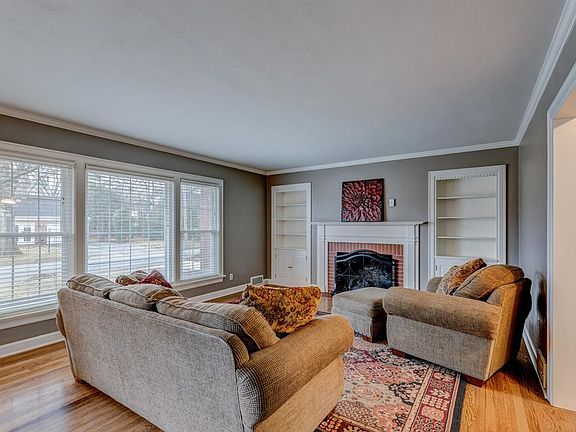 4th image of 2015 Sheridan Pl