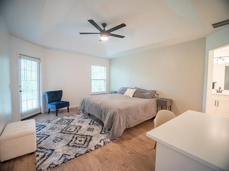 315 SE Lindale Gln — Photo 34