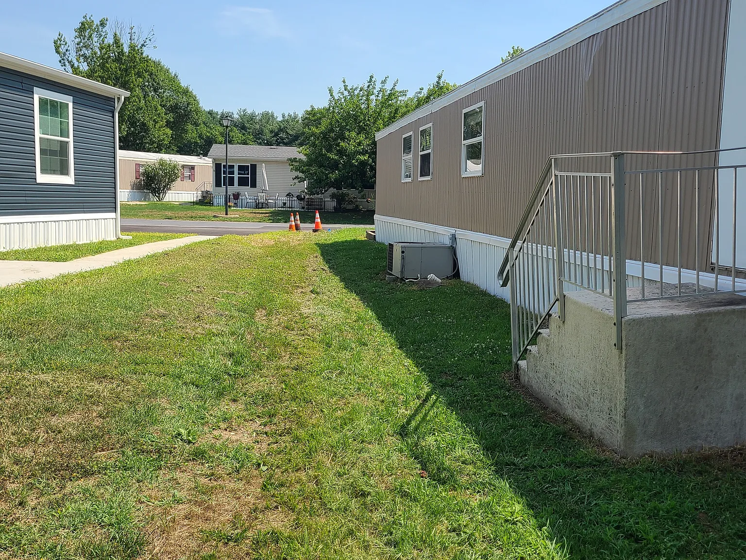 3 bed, 970 sqft, $1,455 — Photo 2