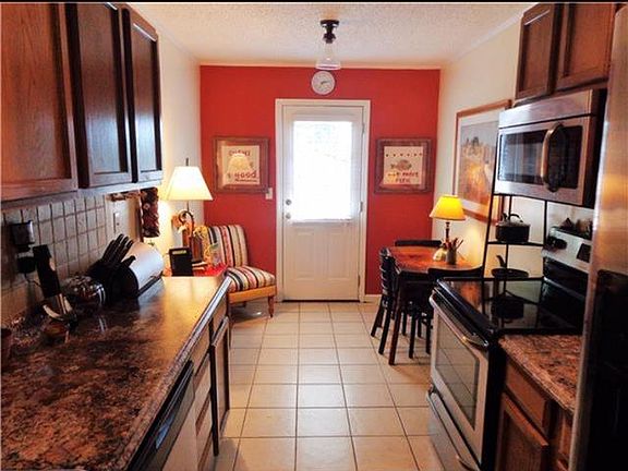 4th image of 940 Coarsey Dr