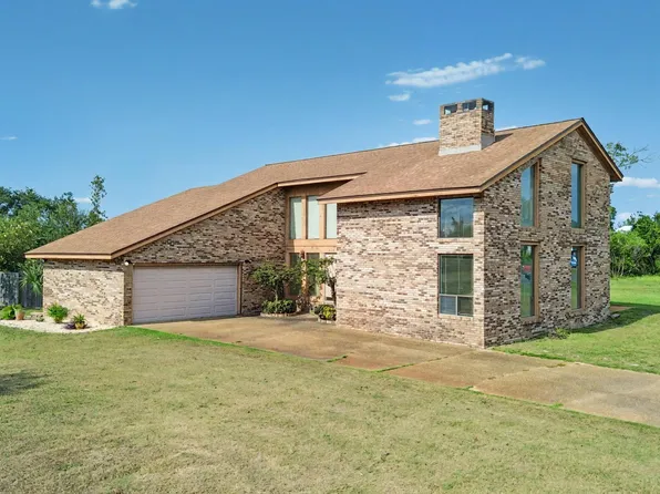 833 W Pierson Dr, Lynn Haven, FL 32444