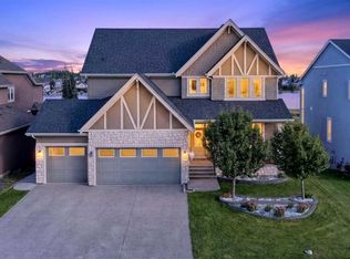 196 NW Stonemere Close, Chestermere, AB T1X0C4