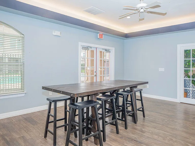 Oak Arbor Townhomes — Photo 8