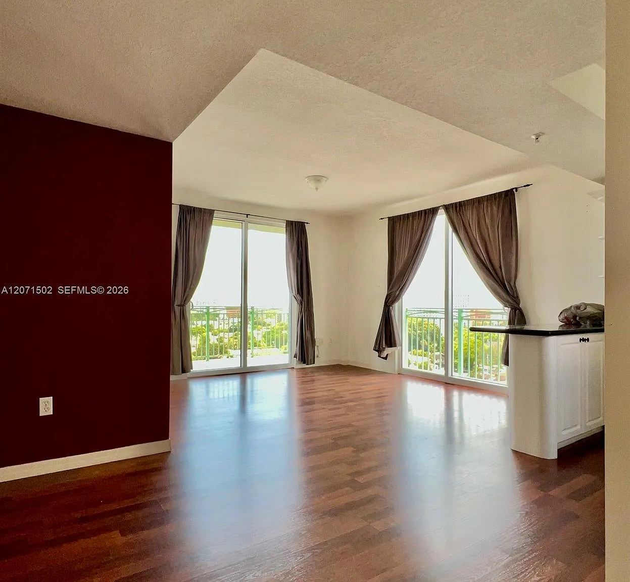 Coral Plaza Of Miami Cond — Photo 4