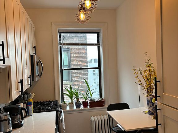 3rd image of 429 Fairmount Ave APT 511
