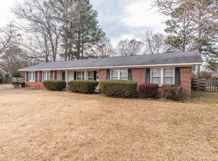 206 Meadow Dr, Columbus, MS 39702