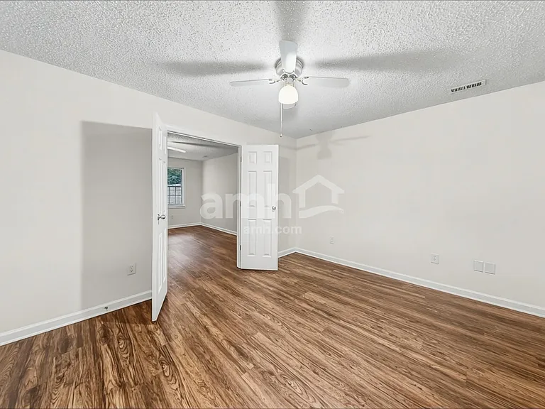 946 George Place Dr — Photo 18