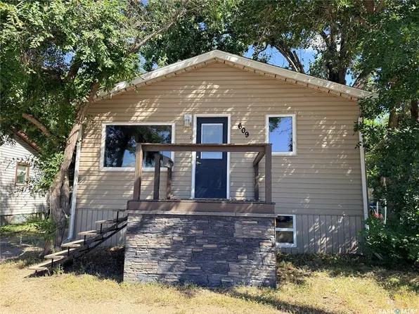 609 King STREET S, Estevan, SK S4A 1K9