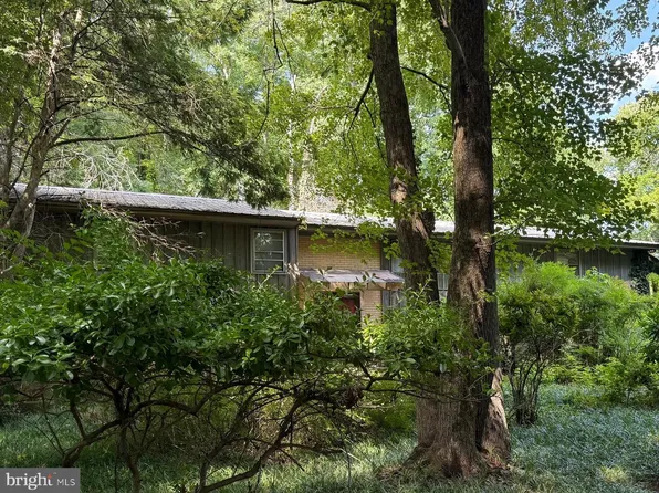 4904 Woodsy Way, Temple Hills, MD 20748