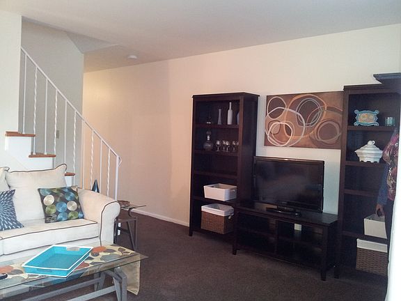 2nd image of 3592 Rand Sq E APT B