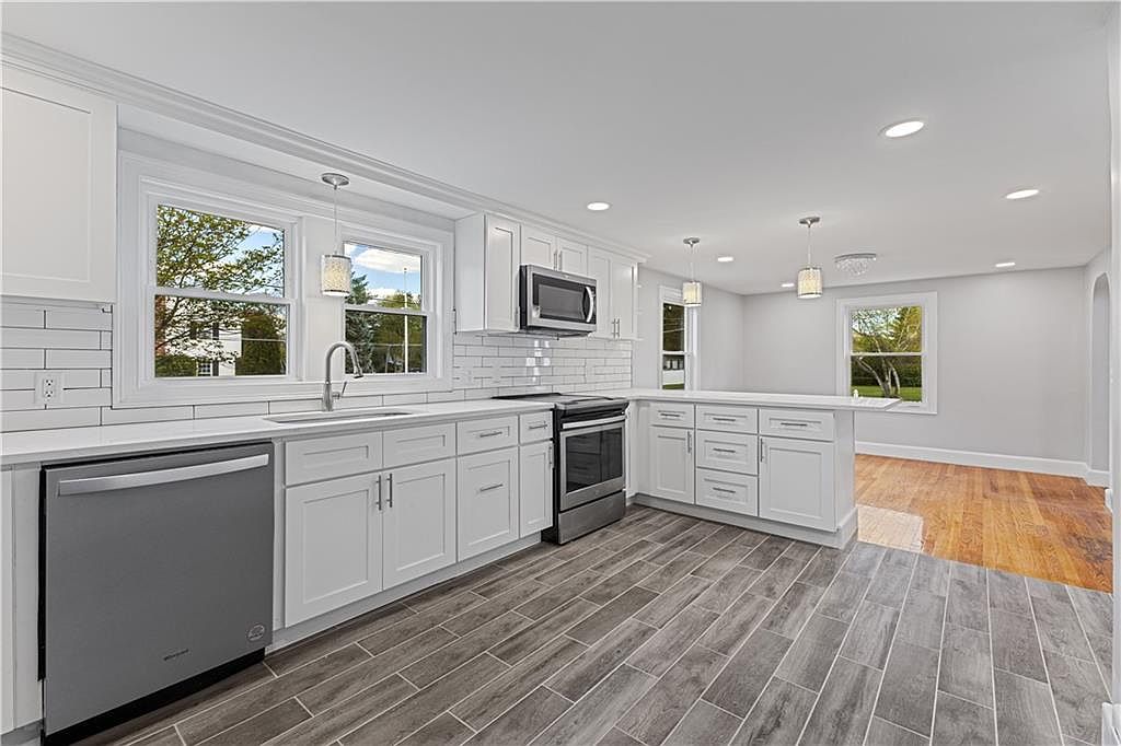 76 Forsythia Ln, Cranston, RI 02921 MLS 1335127 Zillow