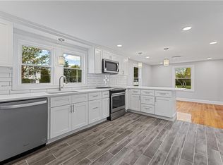 76 Forsythia Ln, Cranston, RI 02921