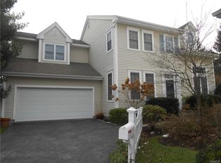 142 Classic Ct, White Plains, NY 10603
