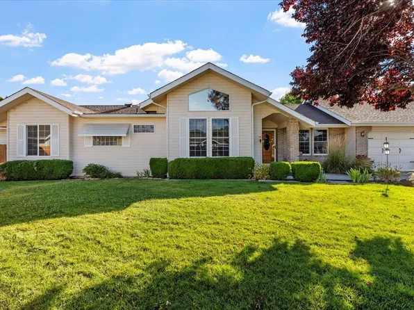 219 Clover Pl, Moxee, WA 98936