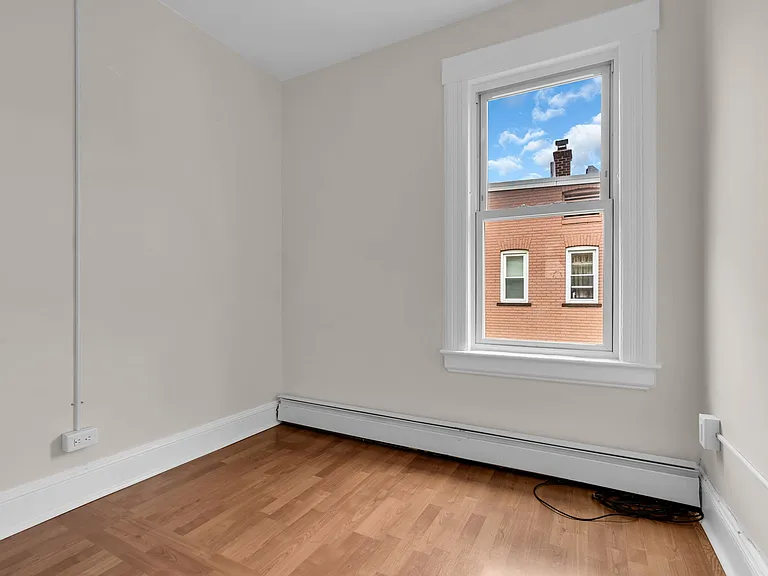 199 Hayward Pl #B — Photo 9