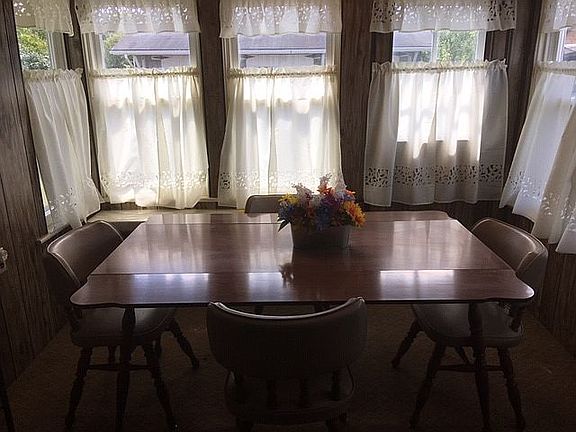 breakfast room 8x9
