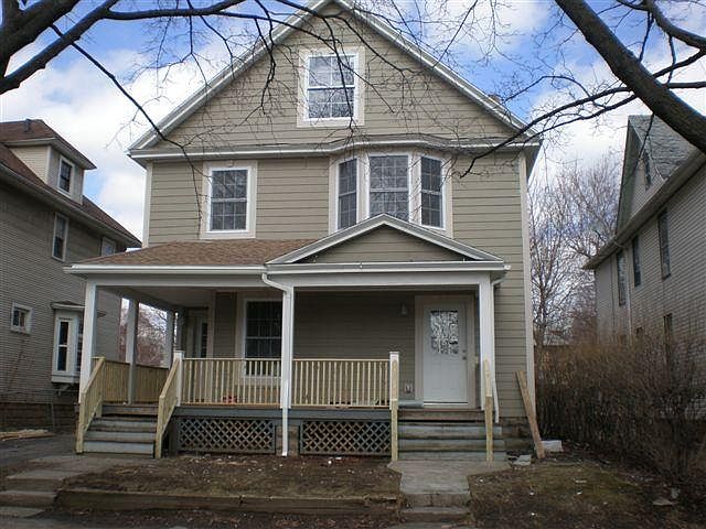 220 Cedarwood Terrace front view