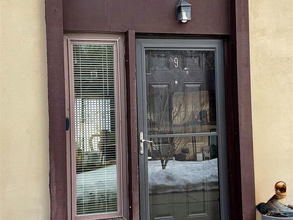 1st image of 9 Willow Ct #9