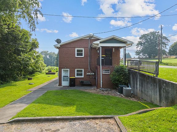 5th image of 390 Riverview St E APT 2