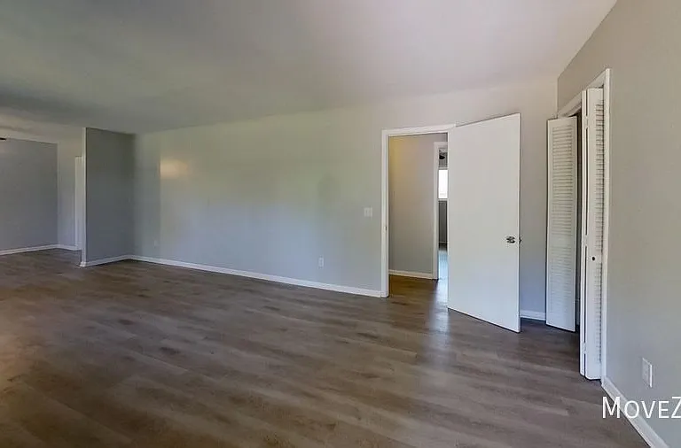510 Wesley Ave — Photo 29