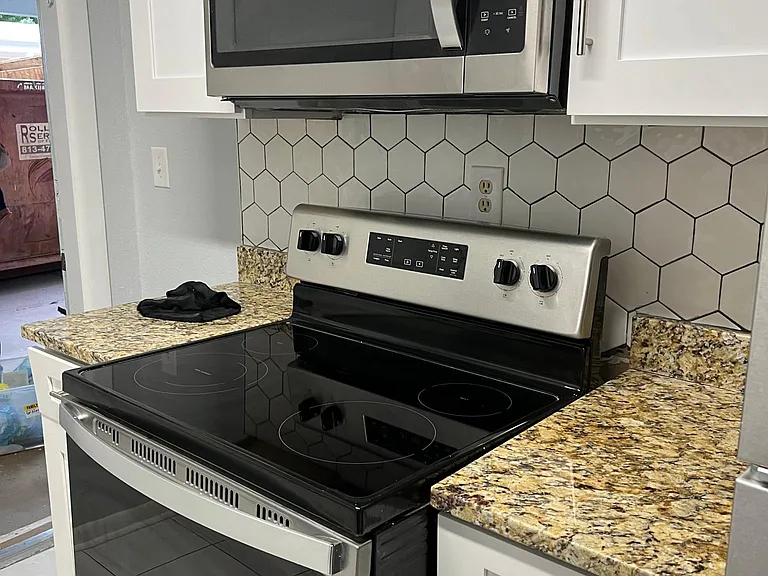 Fully remodeled kitchen, new stainless steel appliances, granite, and cabinets