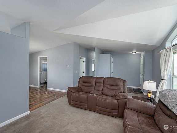4th image of 521 J Street SE