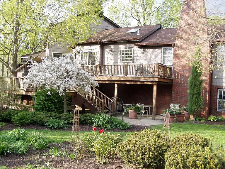 341 Meadow St — Photo 2