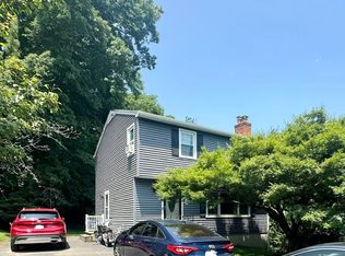 18 Robins Sq E, Norwalk, CT 06854
