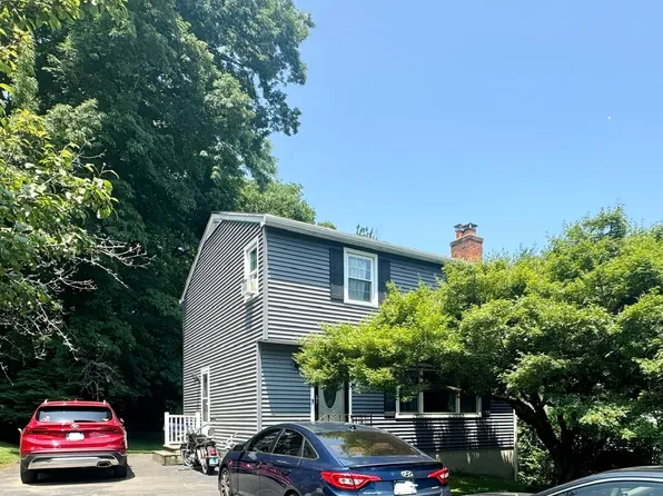 18 Robins Square East, Norwalk, CT 06854