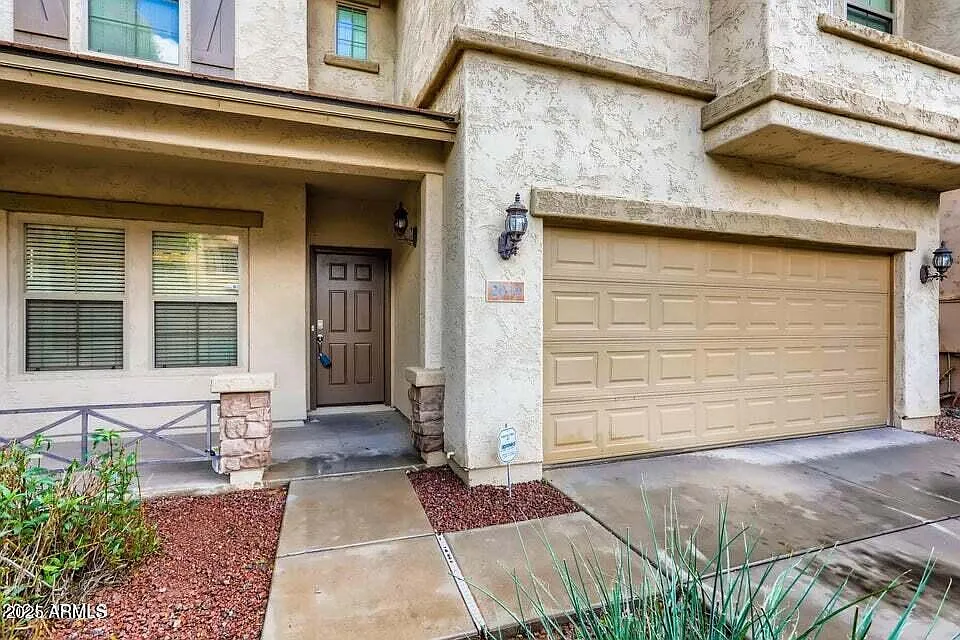3 bed, 2.5 bath, 1909 sqft, $2,099 — Photo 4