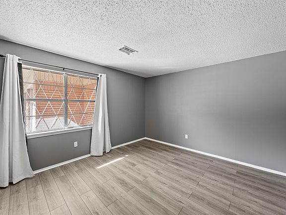 3rd image of 1201 Melrose Dr