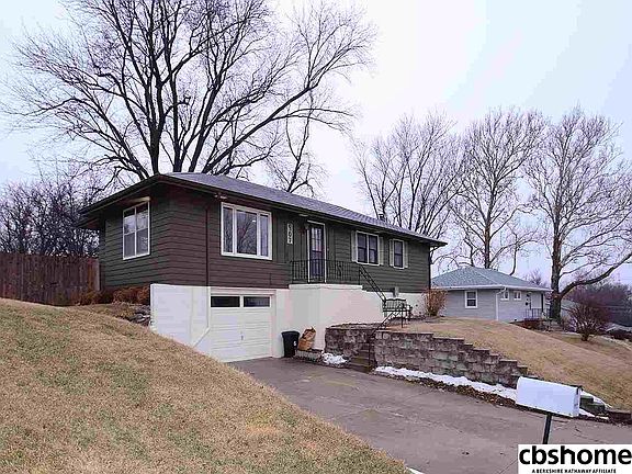 3rd image of 907 Durand Dr