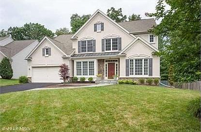 2nd image of 919 Leona Ln