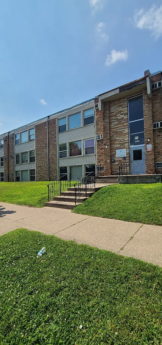 Twin Place Apartments — Photo 2