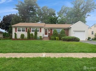 149 Mulberry Ln, Middlesex, NJ 08846