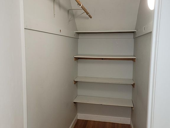 4th image of 203 Lynn Shore Dr Unit 1