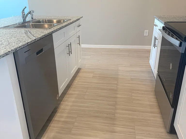 1353 Dillard Creek Dr — Photo 22