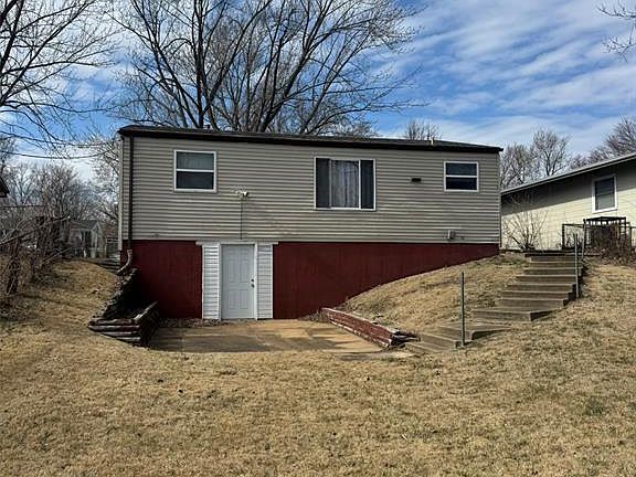 3rd image of 10418 Castle Dr