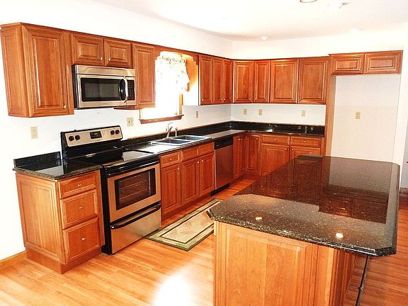 Kitchen w/ new ss appl's