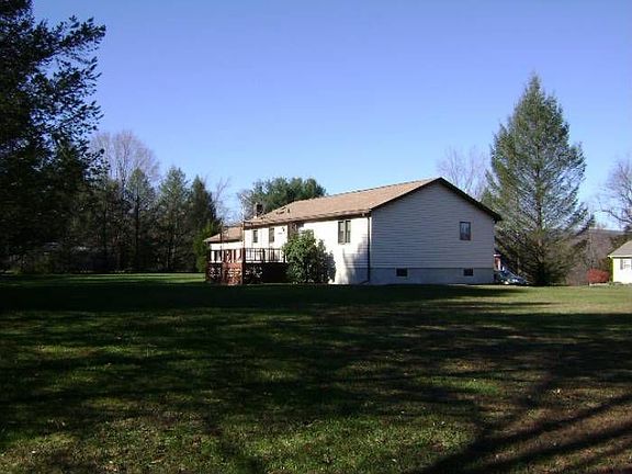 5th image of 8 Rose Dr