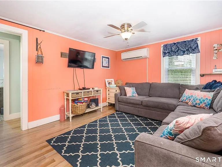 4 Elinor Rd — Photo 12