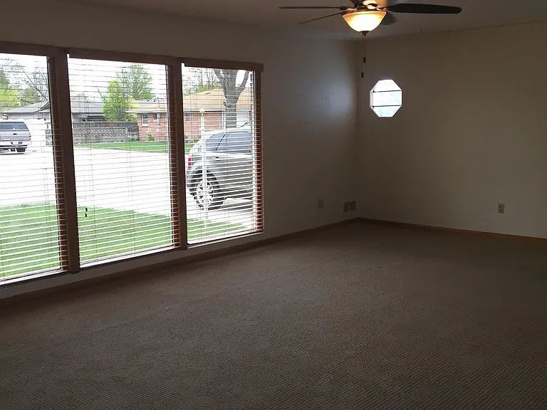 402 S Carr Ave — Photo 23