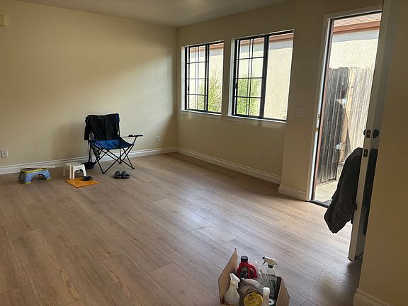 5th image of 175 Woodbine Ln