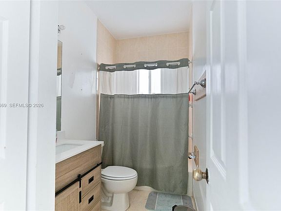 5th image of 249 SE 32nd Ave