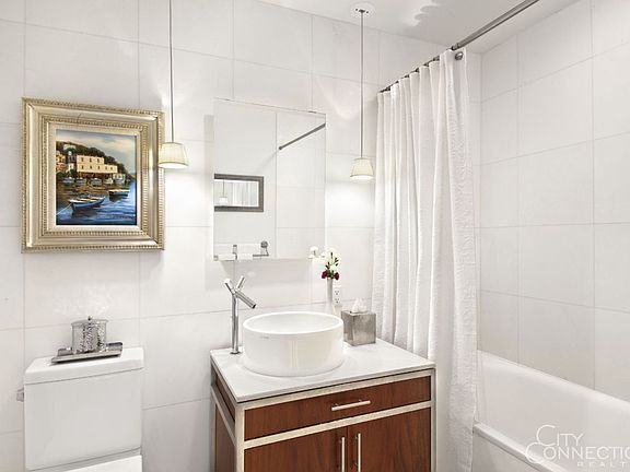 5th image of 15 Broad St APT 3114