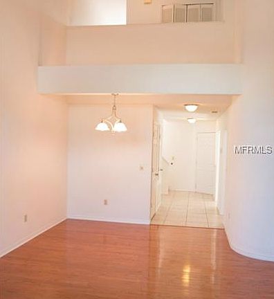 4th image of 9525 Darien Ave #9525