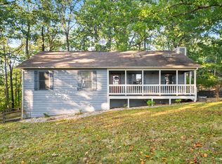 7601 Bending Oak Dr, Catawba, VA 24070