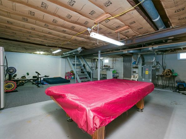 650 Overhead Bridge Rd, Youngwood, PA 15697